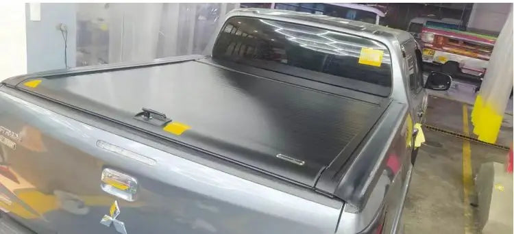 Pickup Triton Roll up Truck Bed Cover Retractable Roll Lid Hard Tonneau Cover for Toyota Hilux Gr Sport Honda Ridgeline Tacoma